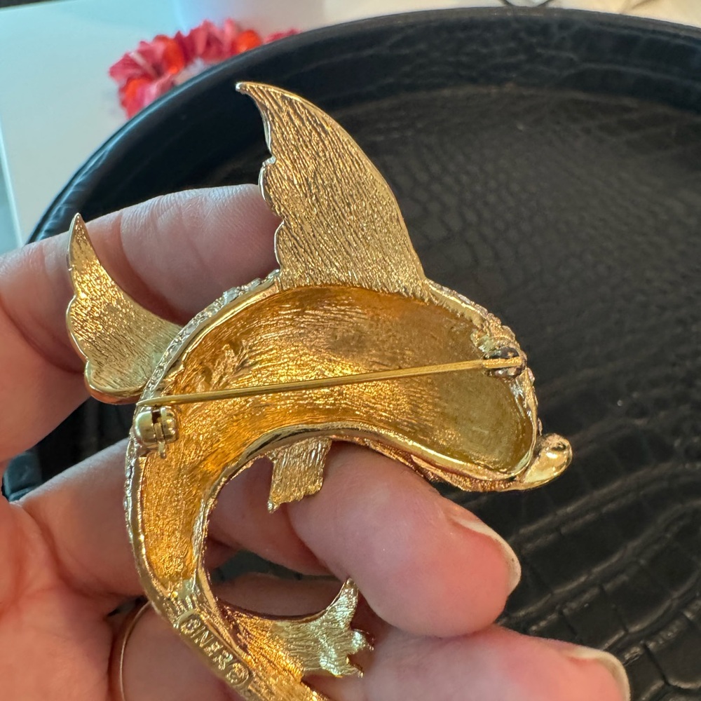 Sparkling Gold Fish Accessory - Picture 3 of 4